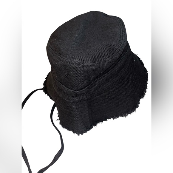Urban Outfitters Mya Frayed Edge Bucket Hat NWOT - Picture 3 of 10